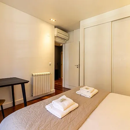 Chiado Deluxe Terrace 3 Bedroom Лісабон