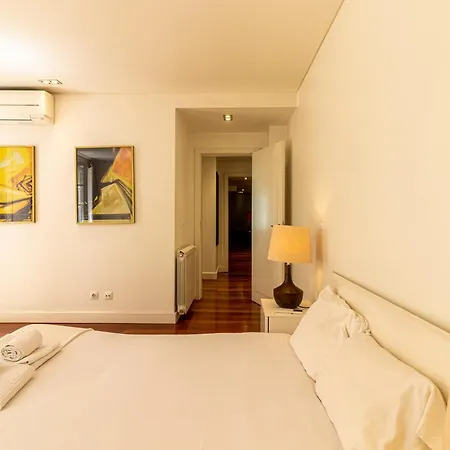 Chiado Deluxe Terrace 3 Bedroom Апартаменти Лісабон