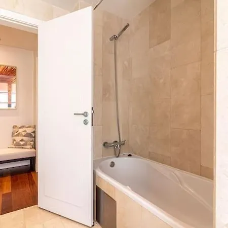 Chiado Deluxe Terrace 3 Bedroom 公寓 *